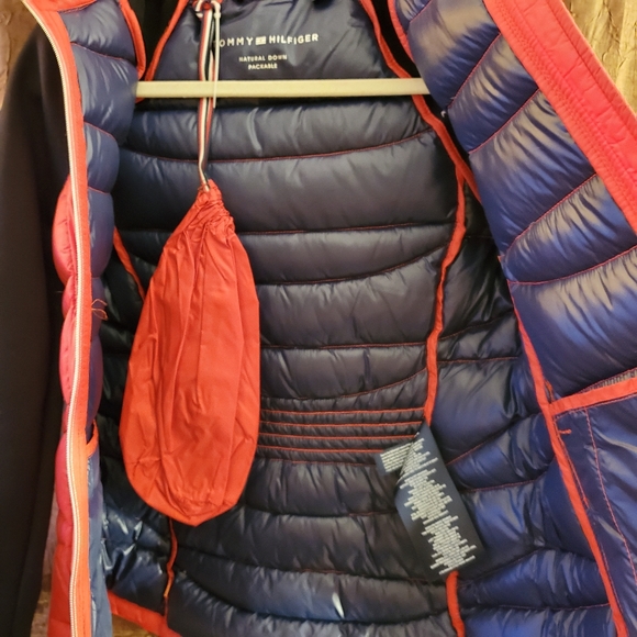 NWT TOMMY HILFIGER RED PACKABLE JACKET - Picture 5 of 8